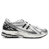 1906R - Silver Metallic/Black/Sea Salt