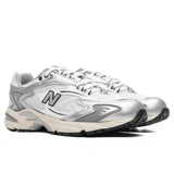 725v1 - White/Metallic Silver/Slate Grey