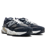 9060 - Black/ Phantom/Magnet/Silver Metallic