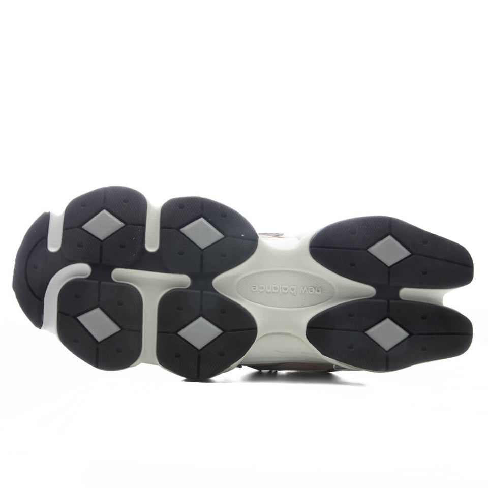 9060 - Mindful Grey/Dark Olivine