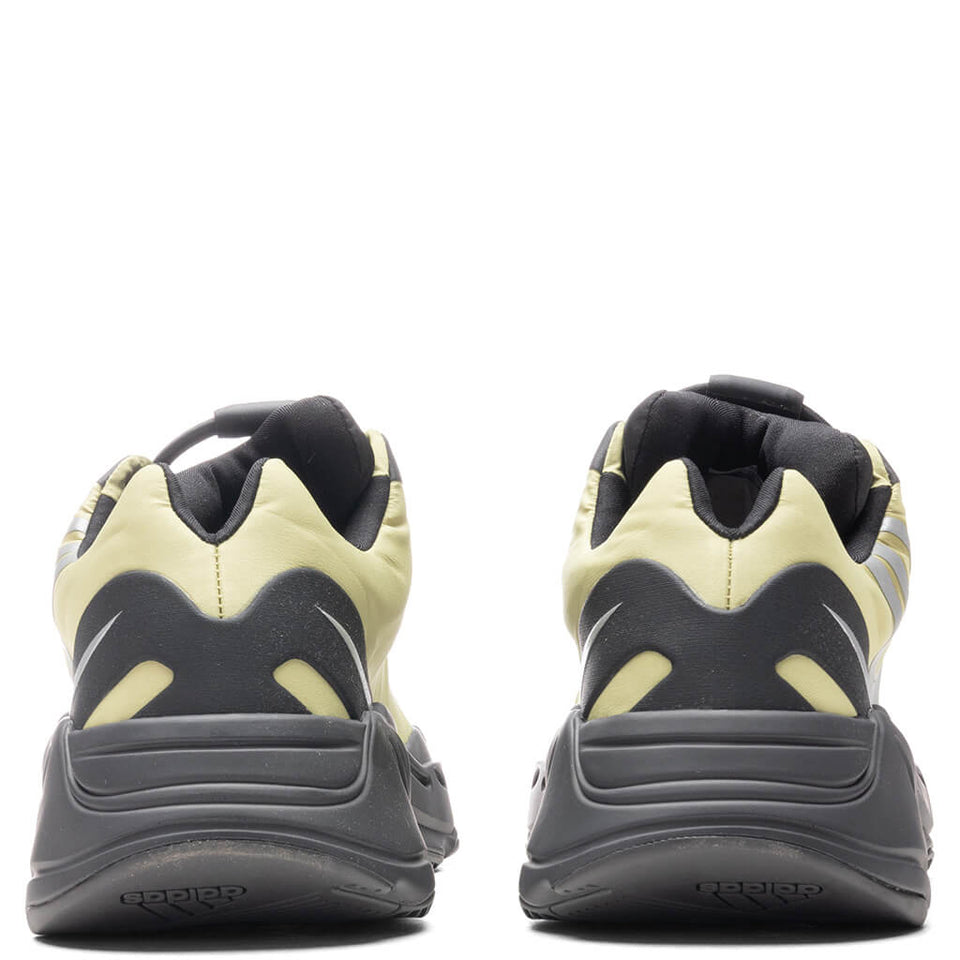 Yeezy 700 MNVN - Resin