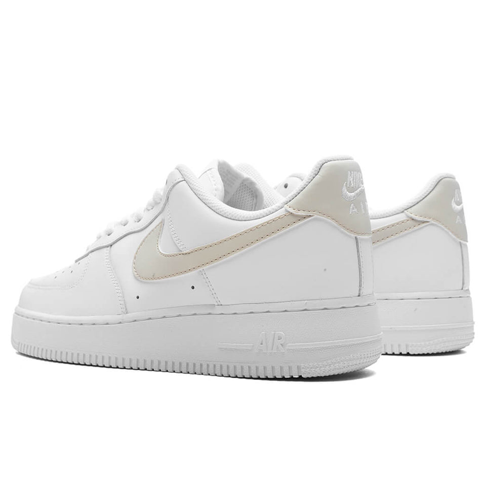 Air Force 1 '07 - White/Light Khaki