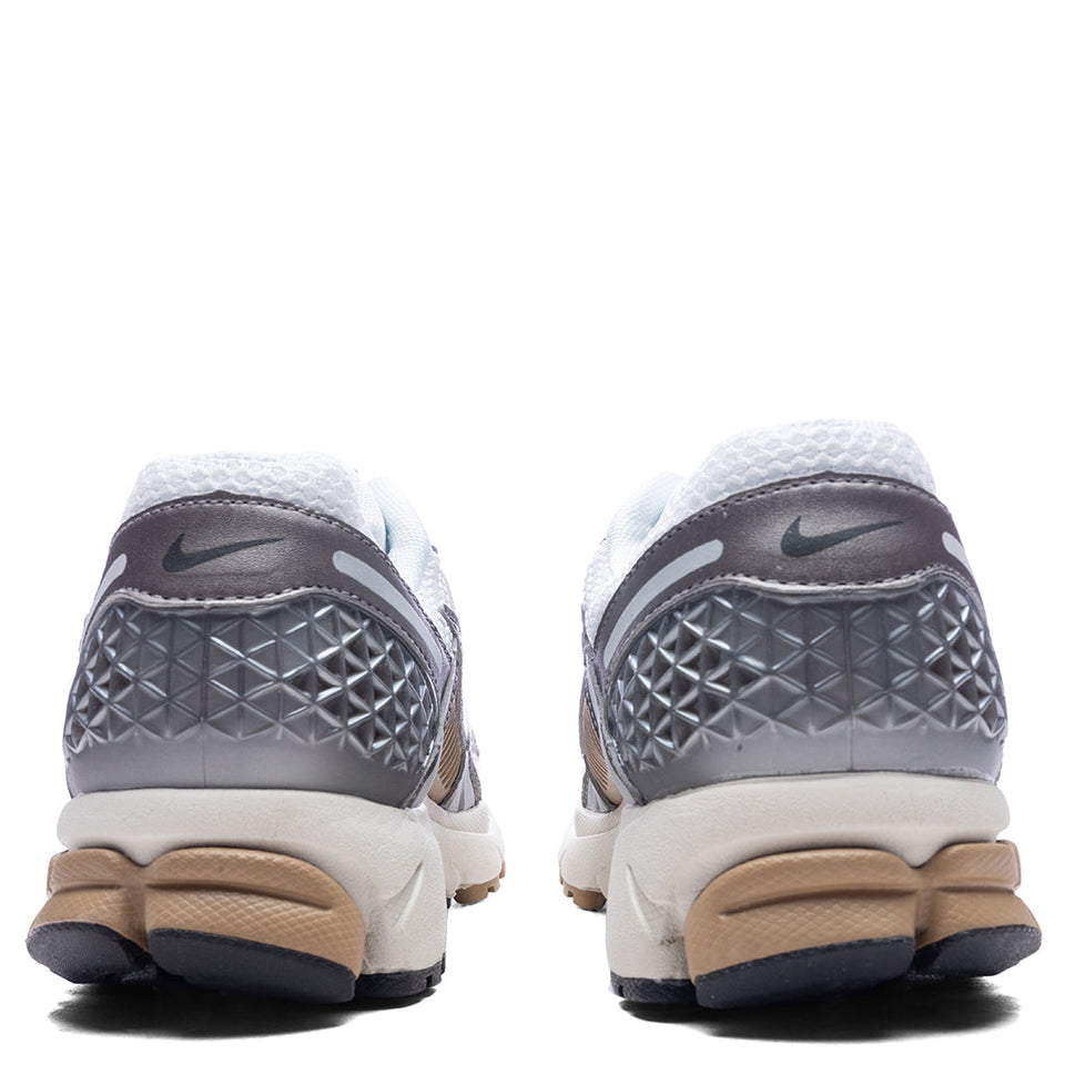 Zoom Vomero 5 - Metallic Pewter/Medium Ash/Parachute Beige