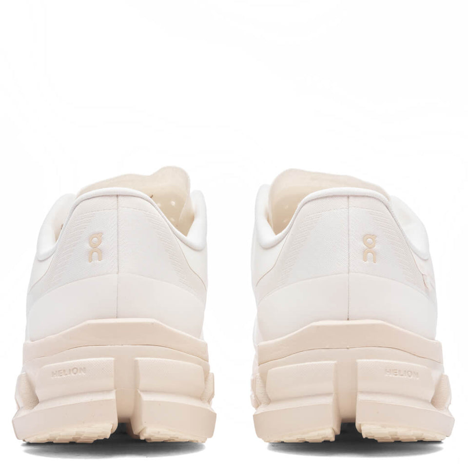 Women's Cloudflow 4 - White/Moon
