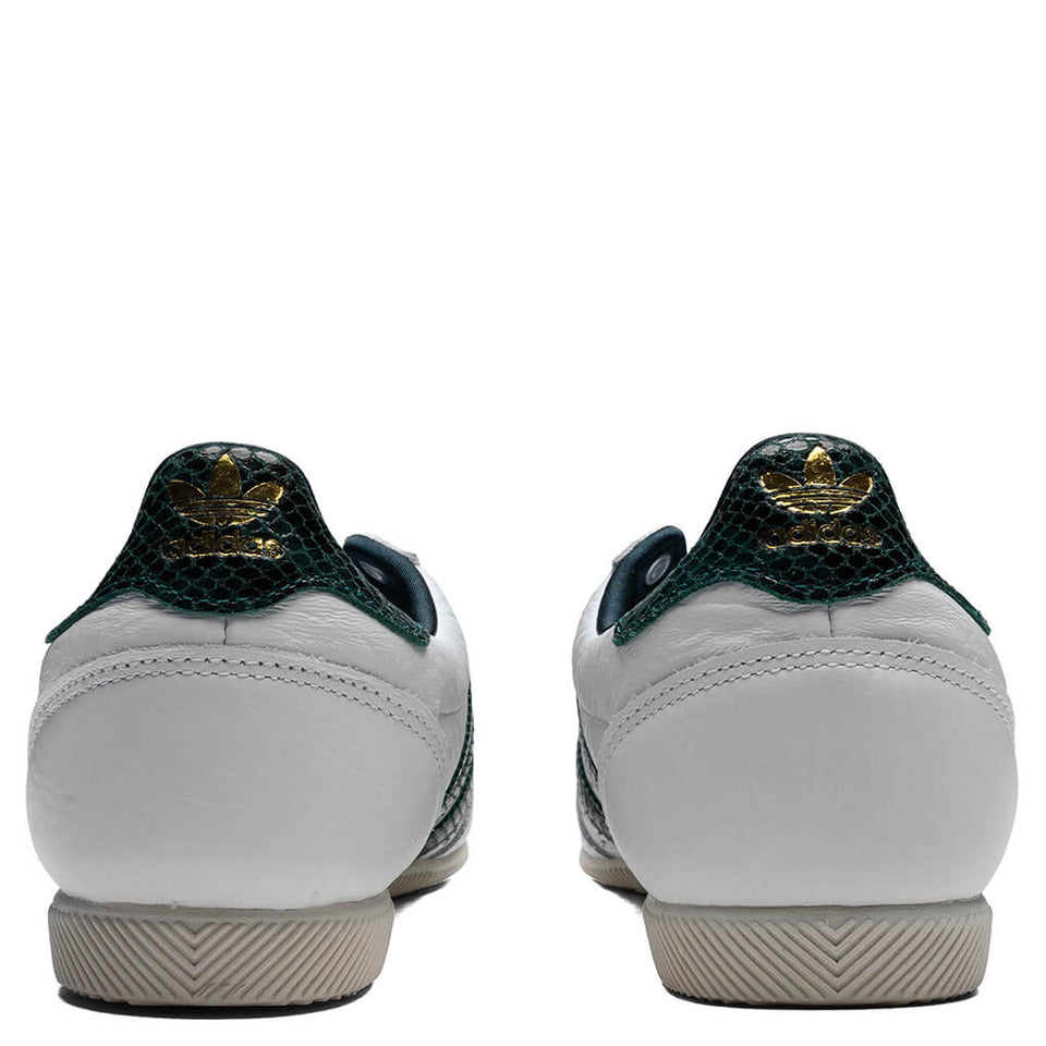 Women's Japan - Cloud White/Collegiate Green/Aurora Ivy