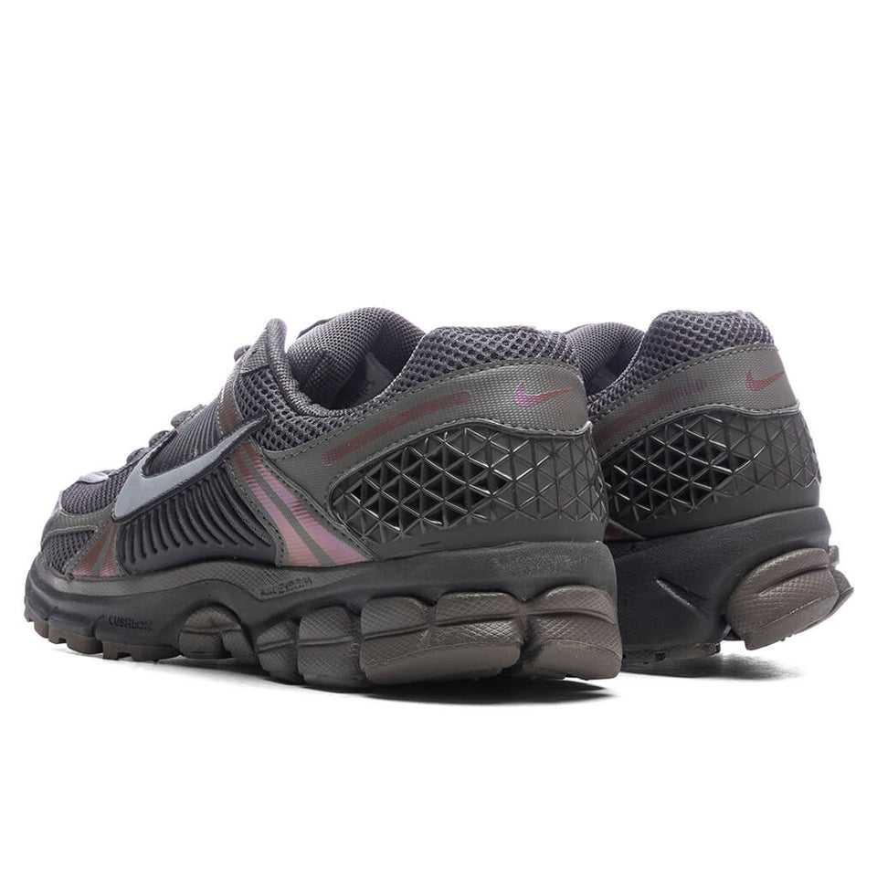 Zoom Vomero 5 - Cave Stone/Metallic Silver/Multi-Color