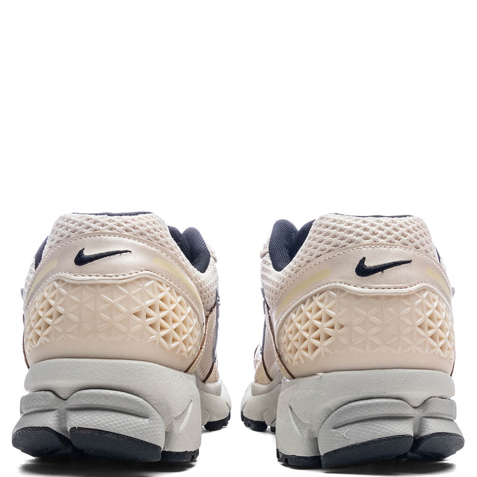 Women's Zoom Vomero 5 - Pearl White/Chrome/Light Bone