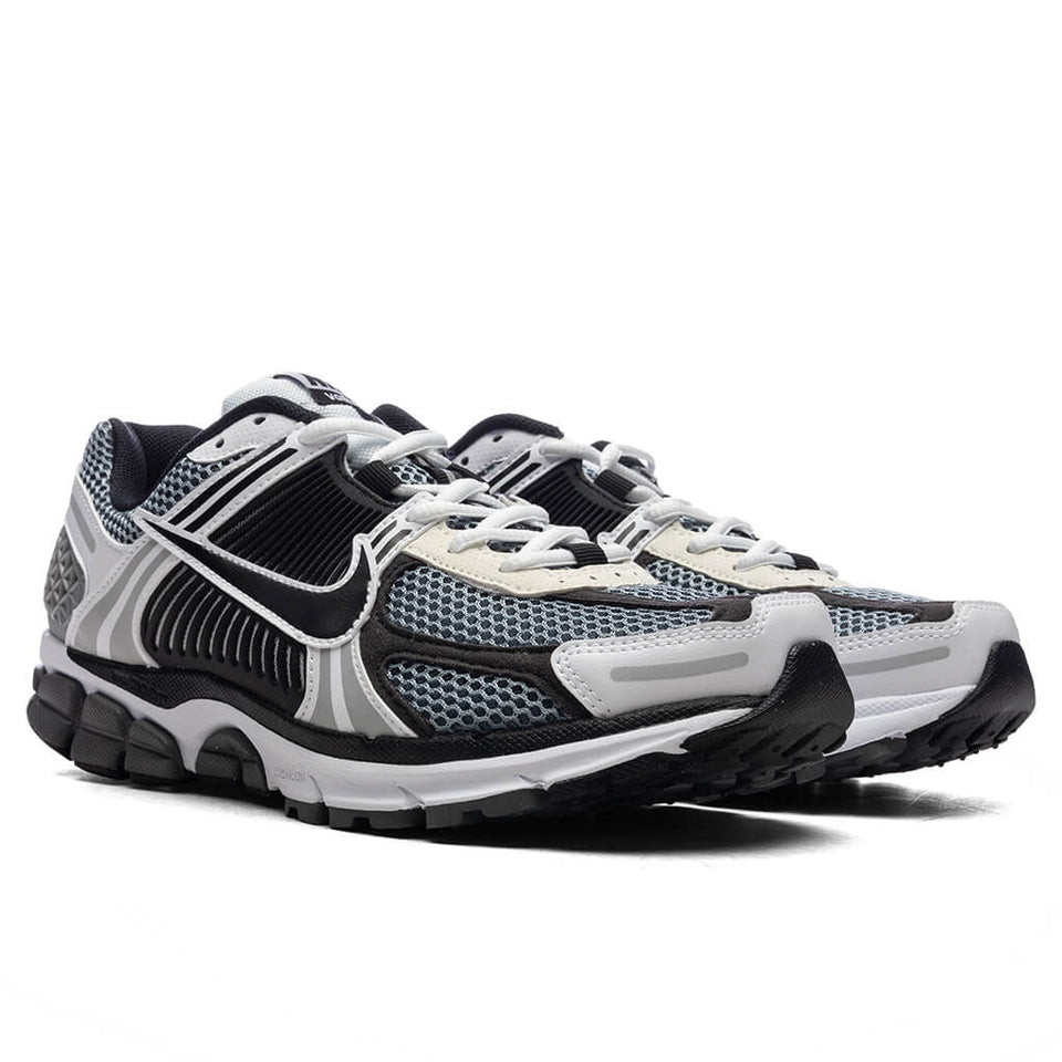 Zoom Vomero 5 SE SP - Dark Grey/Black/White/Sail