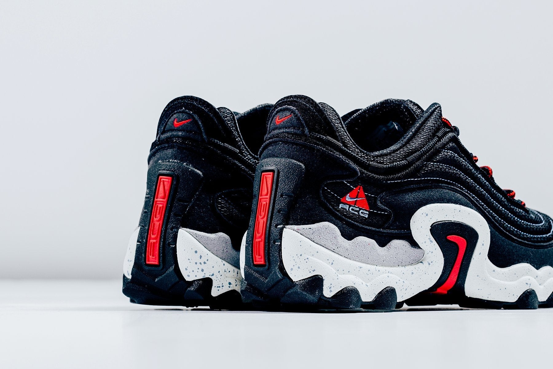 ACG Air Skarn - Black/Habanero Red