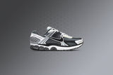 Zoom Vomero 5 SE SP - Dark Grey/Black/White/Sail